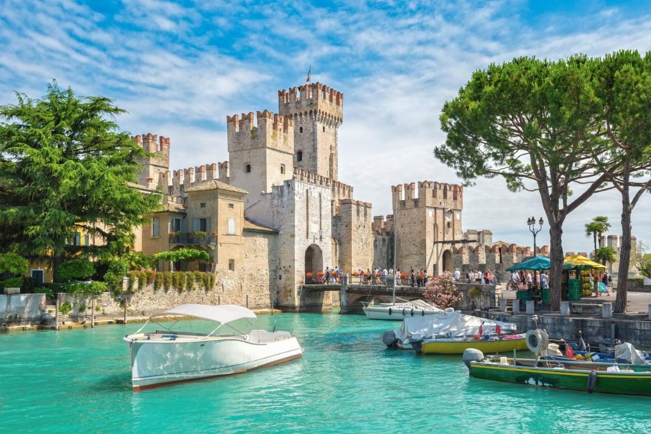 Free Parking - Blue Apartment Vicino Al Centro Sirmione Exterior photo